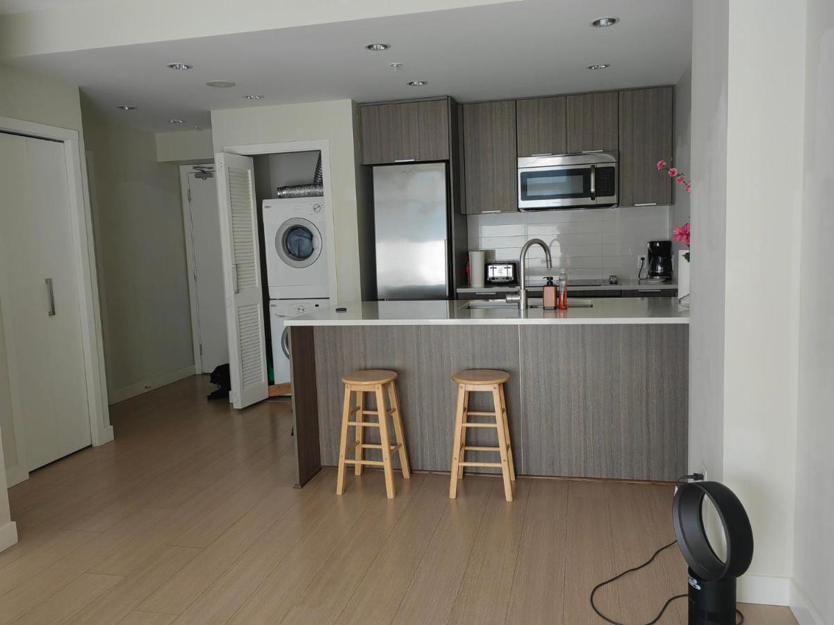 ויקטוריה Lovely 1 Bedroom Condo מראה חיצוני תמונה