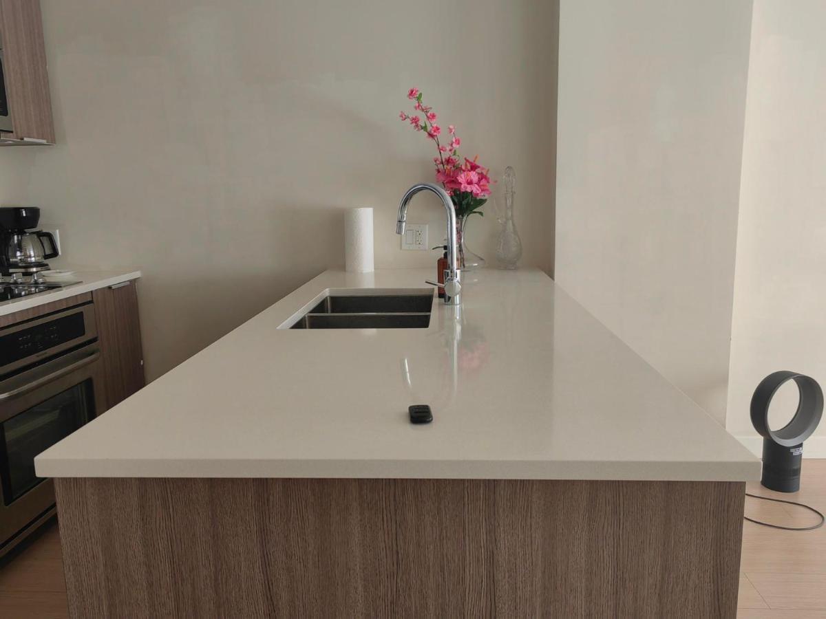 ויקטוריה Lovely 1 Bedroom Condo מראה חיצוני תמונה