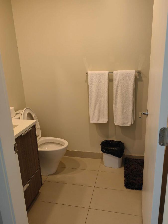 ויקטוריה Lovely 1 Bedroom Condo מראה חיצוני תמונה