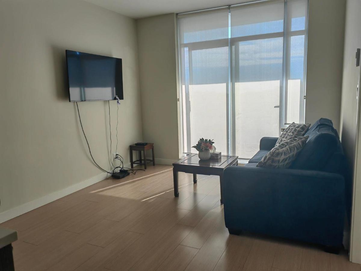 ויקטוריה Lovely 1 Bedroom Condo מראה חיצוני תמונה