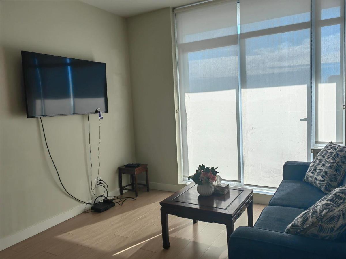 ויקטוריה Lovely 1 Bedroom Condo מראה חיצוני תמונה